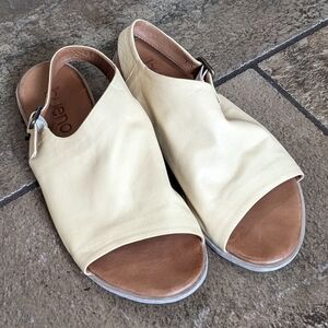 Bueno Yoel Butter Soft Leather Sling Back Sandals Size 40/ US 9.5